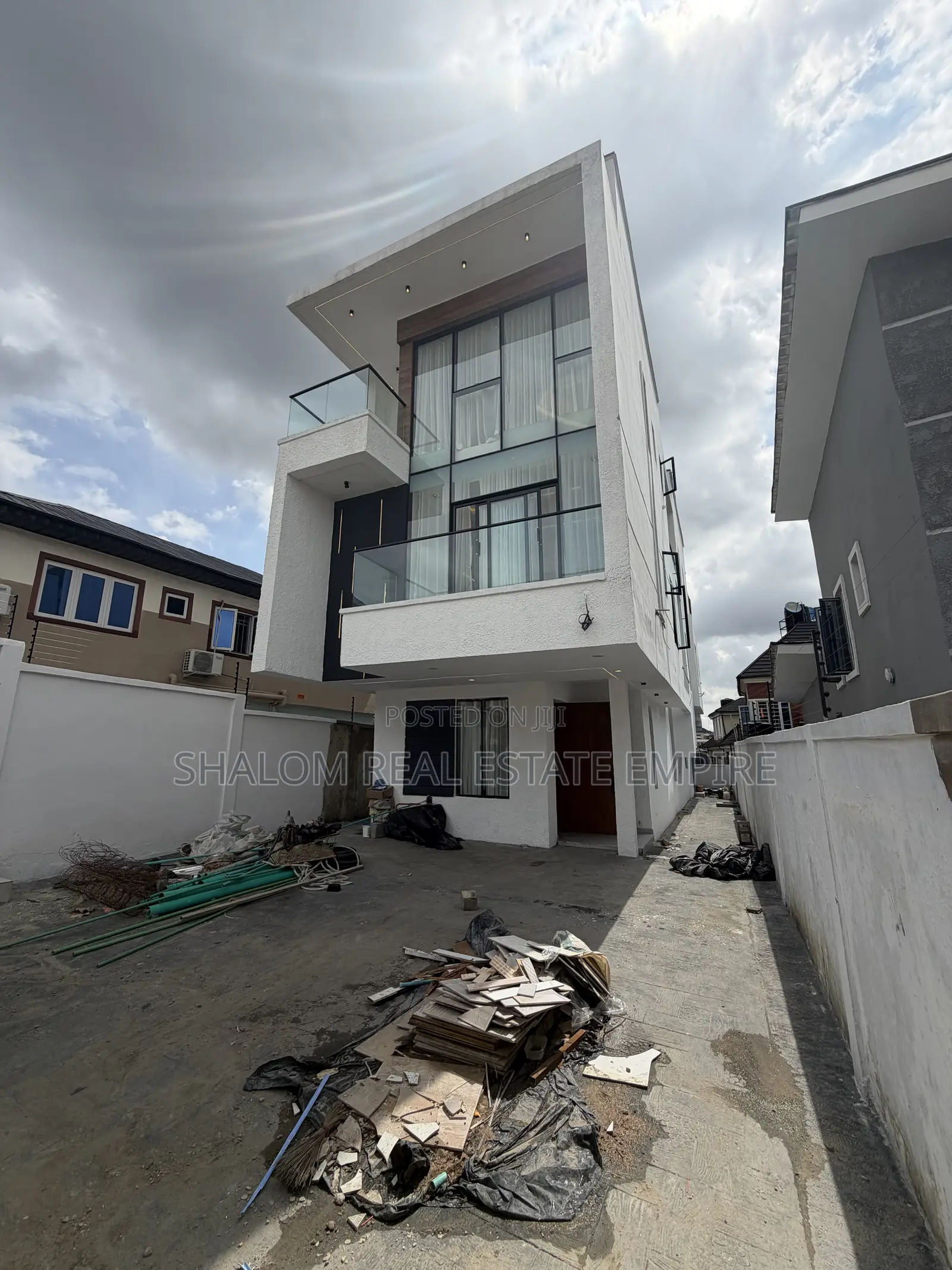 5bdrm Duplex in Magodo Phase 1 for sale in GRA Phase 1