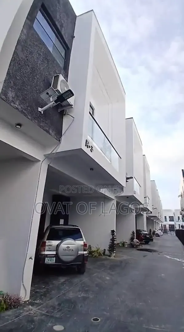 3bdrm Duplex in Ikota for rent in Ikota