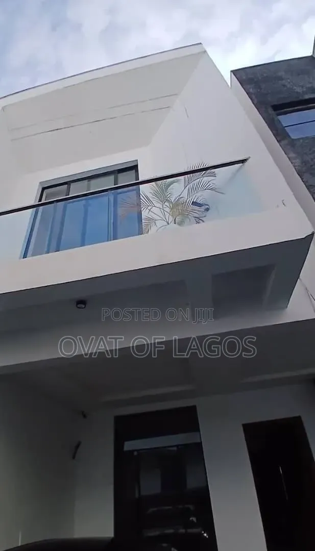 3bdrm Duplex in Ikota for rent in Ikota
