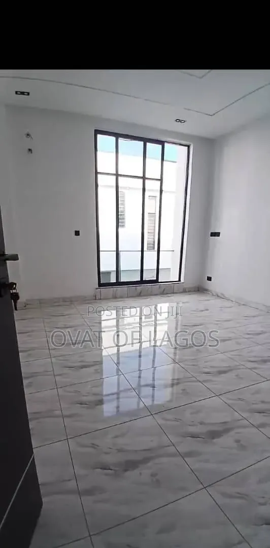 3bdrm Duplex in Ikota for rent in Ikota