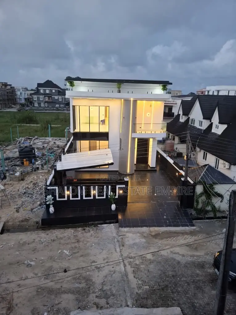 5bdrm Duplex in Diamond Estate for sale in Lekki Phase 1
