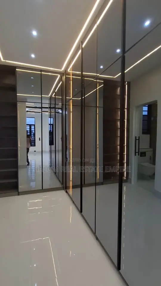 5bdrm Duplex in Diamond Estate for sale in Lekki Phase 1