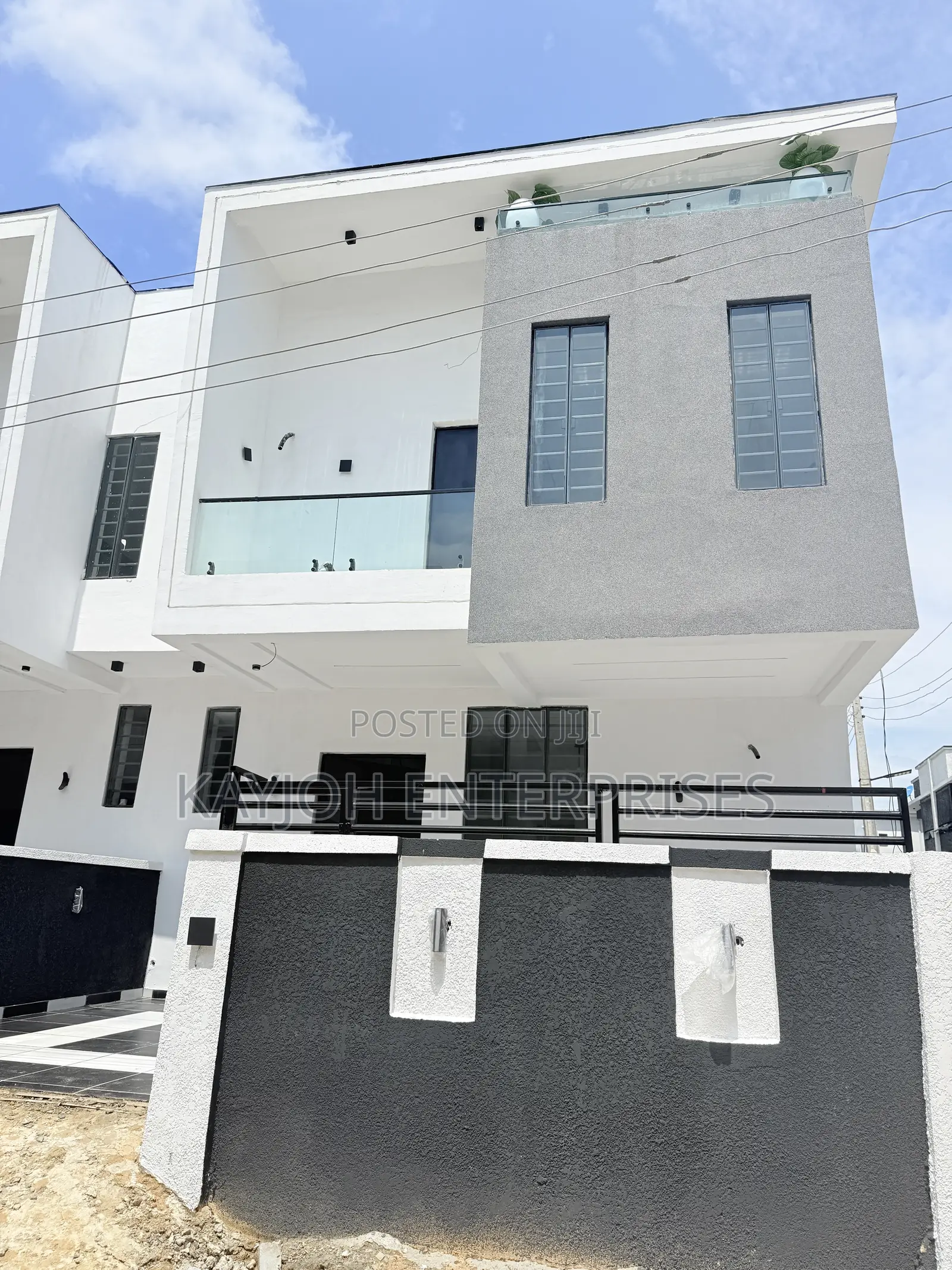 4bdrm Duplex in Captain Court, Ado / Ajah for sale in Ado / Ajah