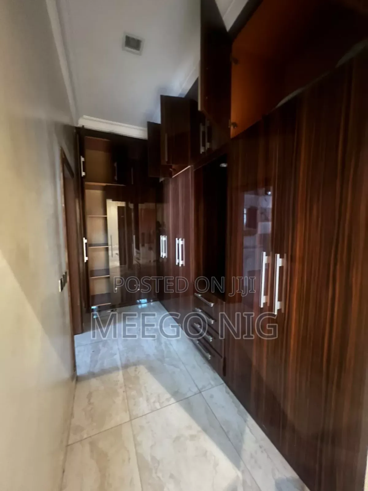 5bdrm Duplex in Carlton Gate Estate for rent in Chevron