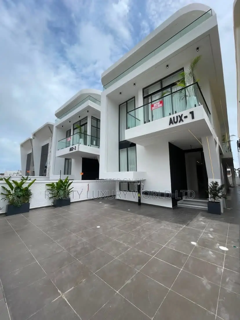 5bdrm Duplex in Chevron for sale in Chevron