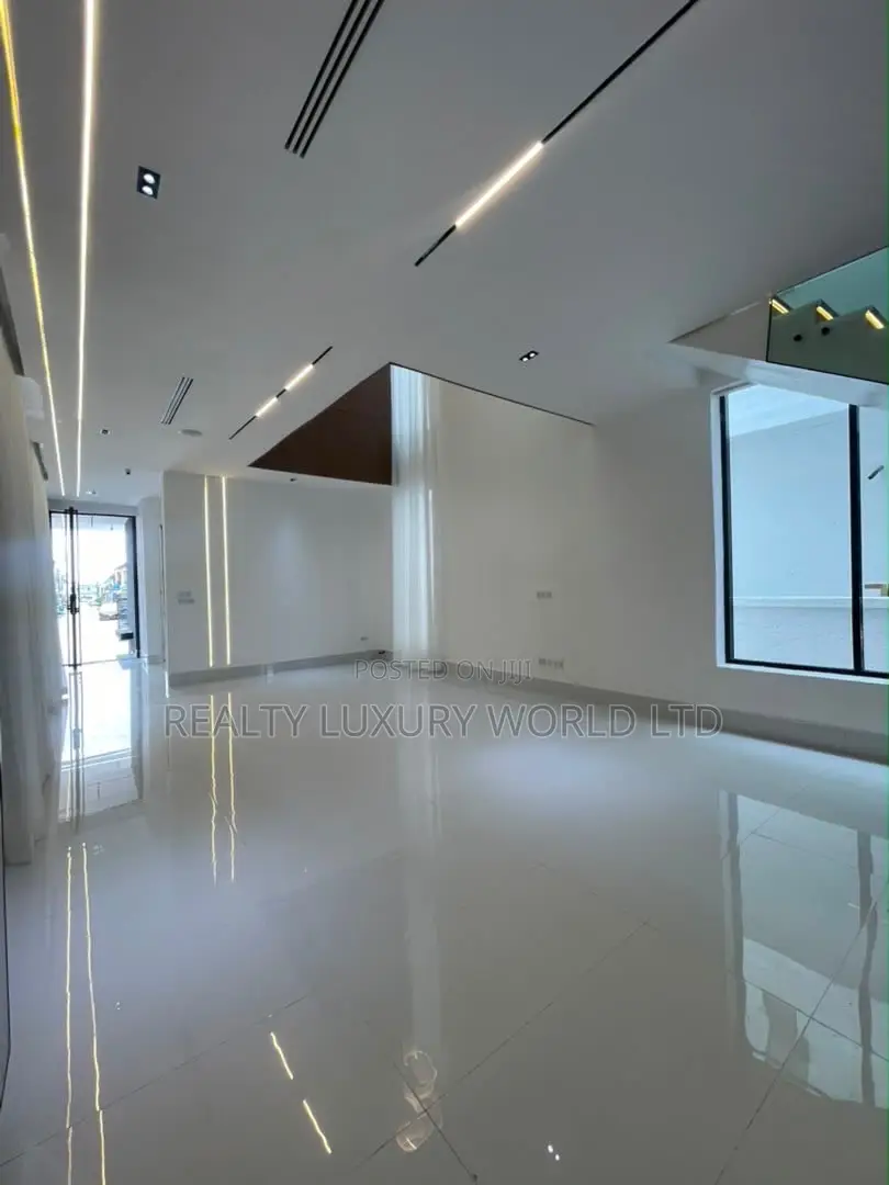 5bdrm Duplex in Chevron for sale in Chevron