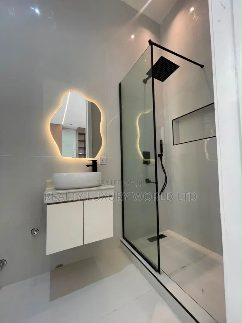 5bdrm Duplex in Chevron for sale in Chevron