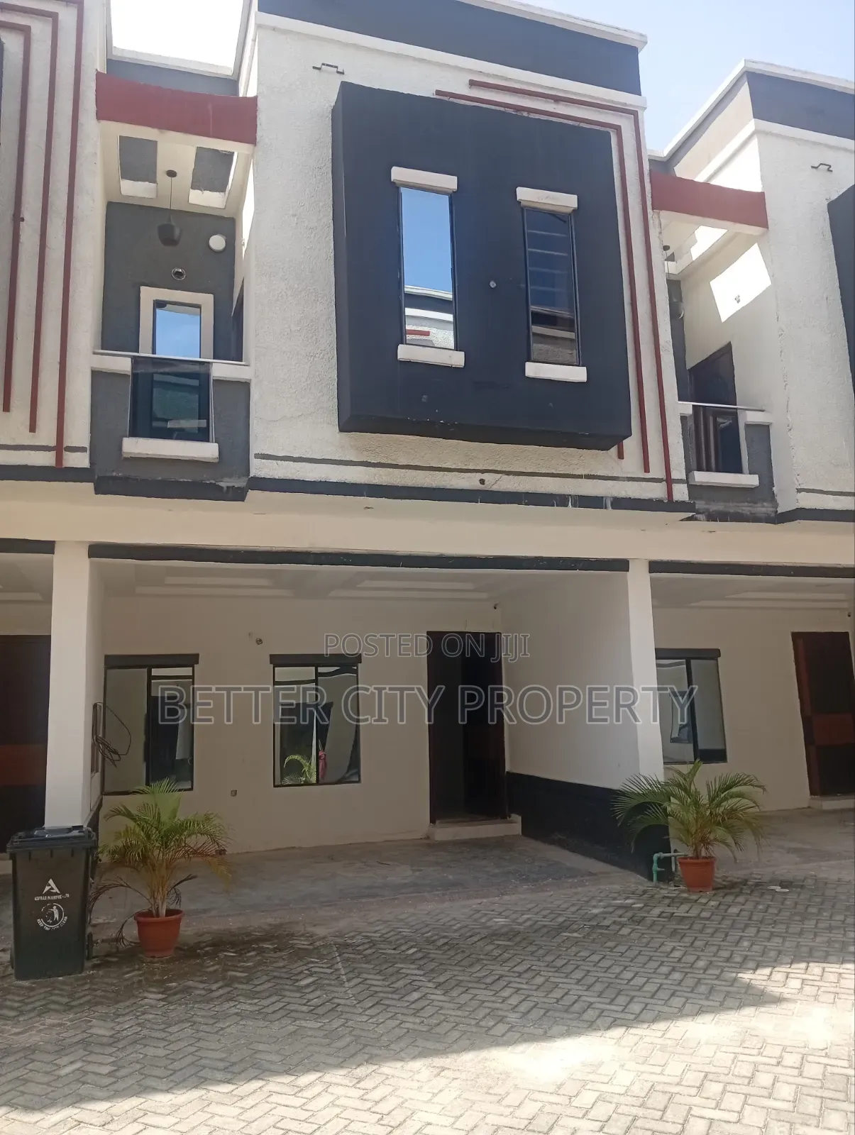 2bdrm Duplex in In Secured Estate At, Lafiaji for sale in Lafiaji