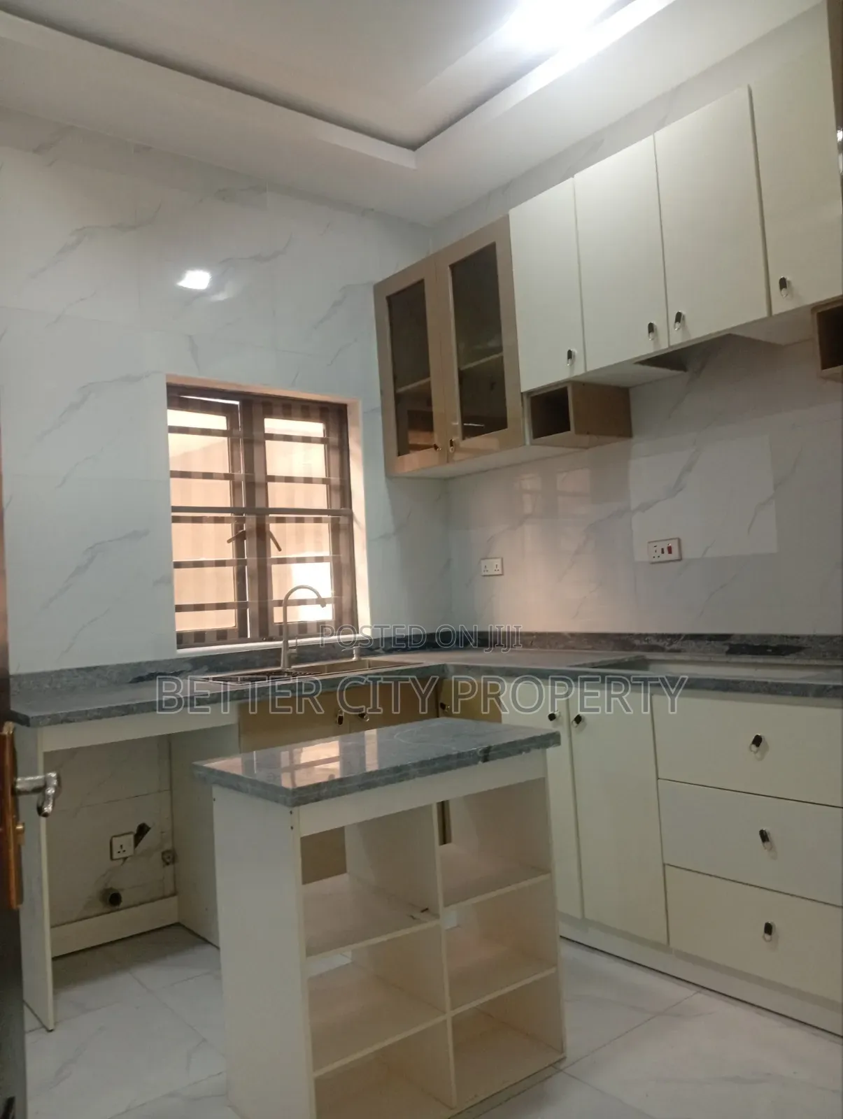 2bdrm Duplex in In Secured Estate At, Lafiaji for sale in Lafiaji