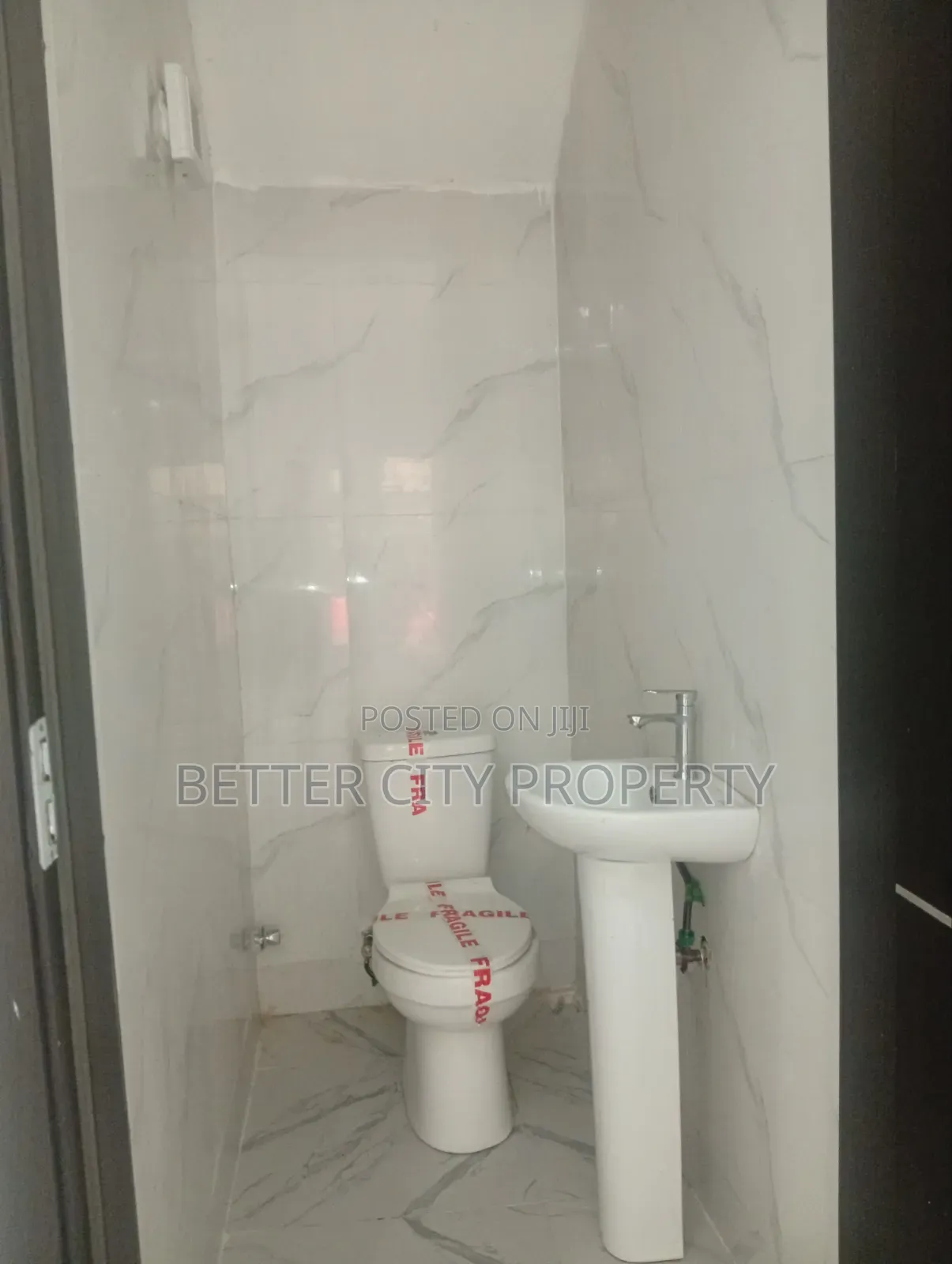 2bdrm Duplex in In Secured Estate At, Lafiaji for sale in Lafiaji