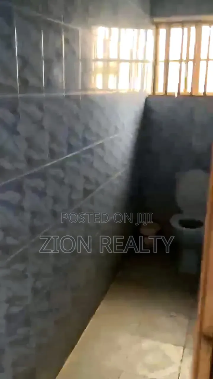 Mini Flat in Adeba, Lakowe for rent in Lakowe