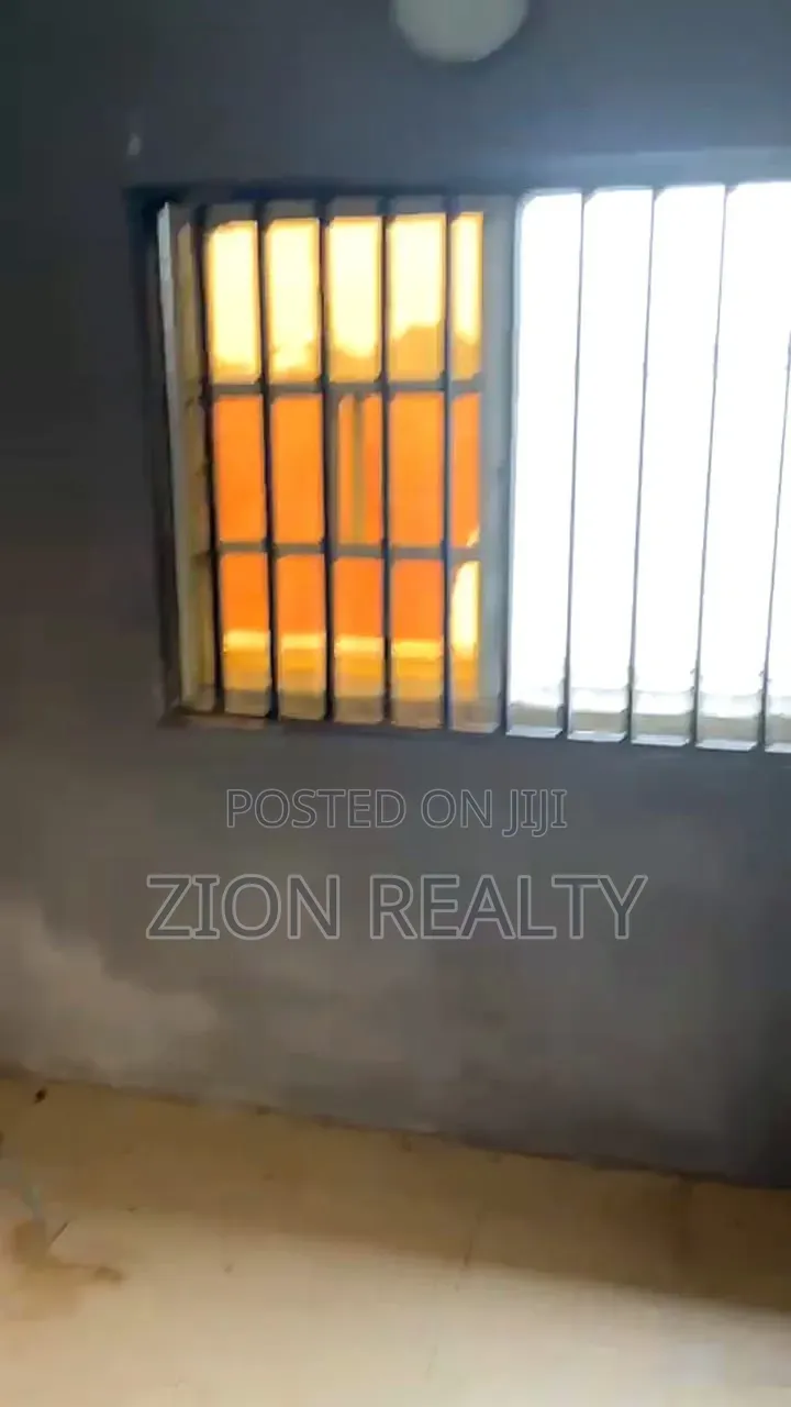 Mini Flat in Adeba, Lakowe for rent in Lakowe