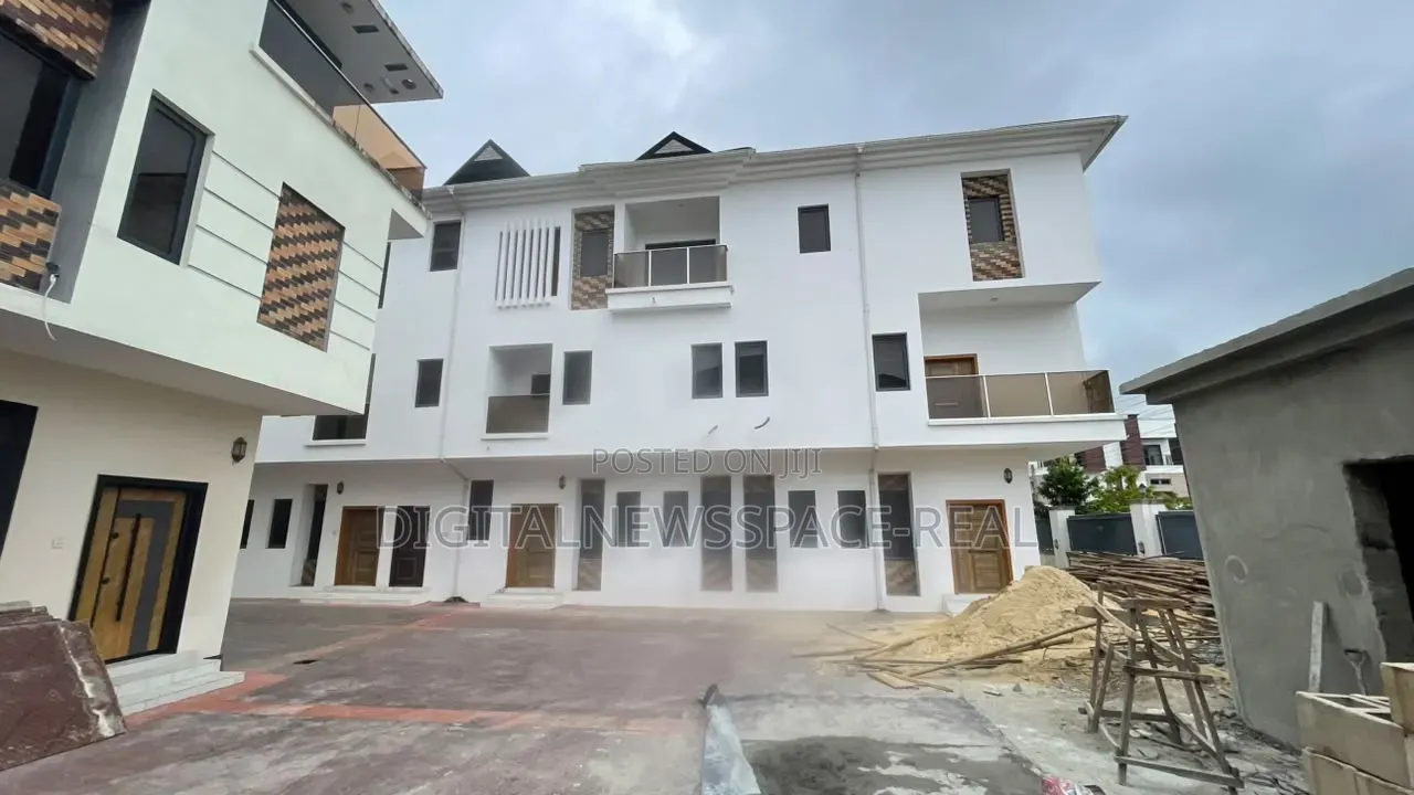 Furnished 3bdrm Penthouse in Sangotedo, Ajah for sale in Sangotedo