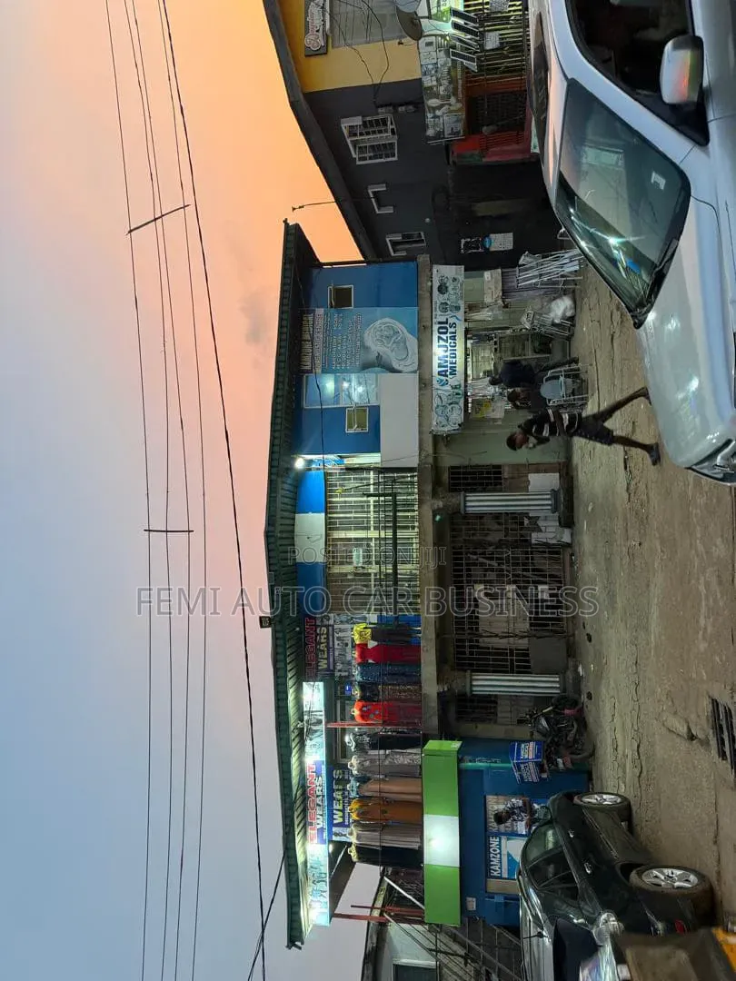 Furnished 4bdrm Apartment in Femi Auto Car, Alimosho for sale in Alimosho