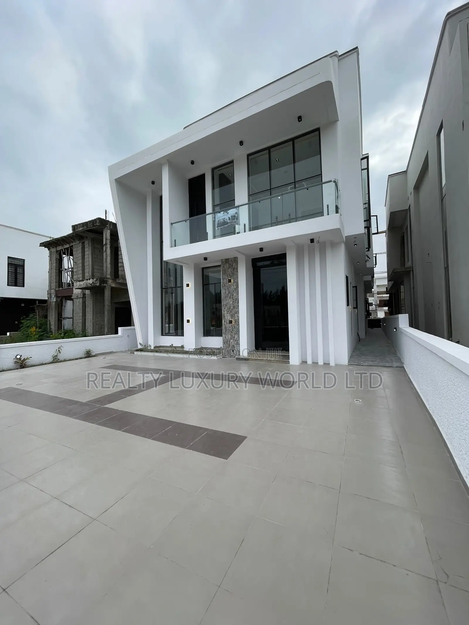 Furnished 5bdrm Duplex in Ilaje / Lekki for sale in Ilaje / Lekki