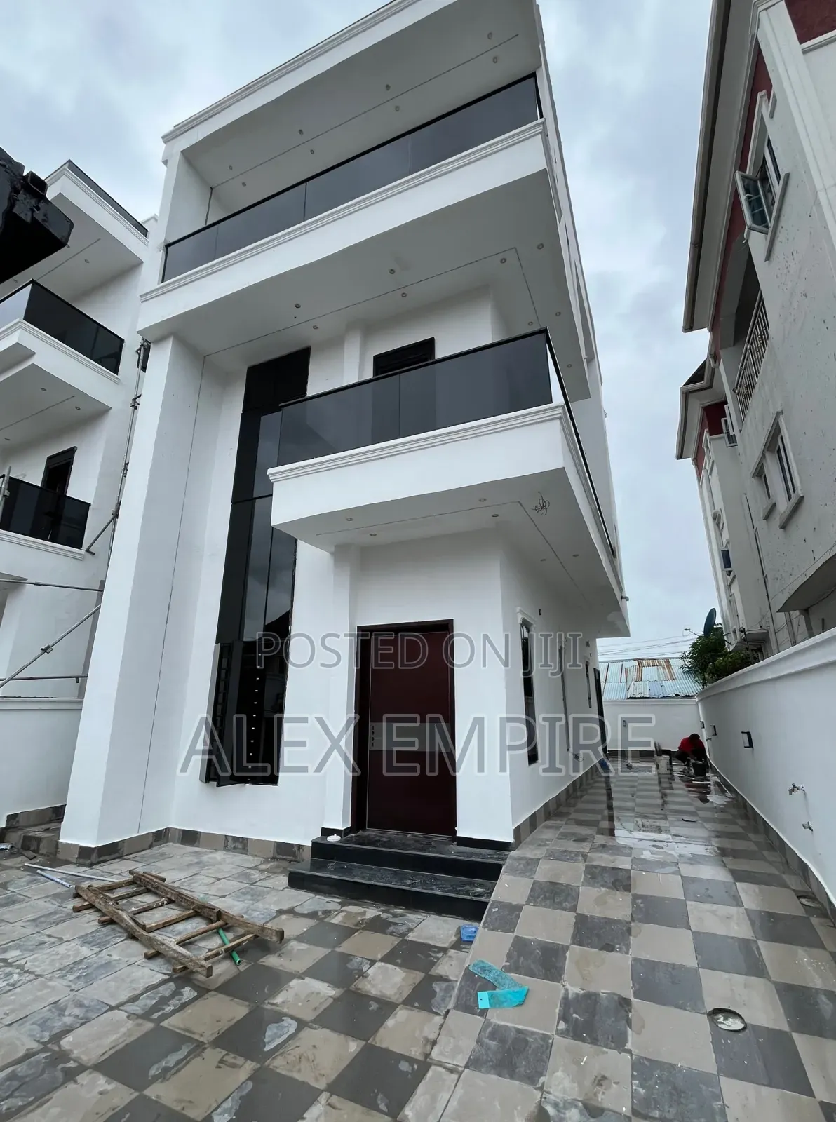 5bdrm Duplex in Ago Palace for sale in Ago Palace