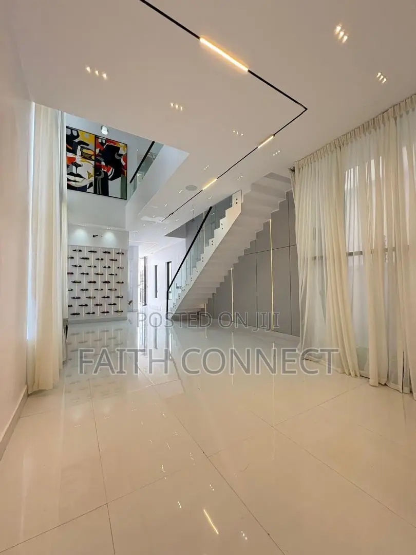 5bdrm Duplex in Ikota, Lekki for sale in Lekki
