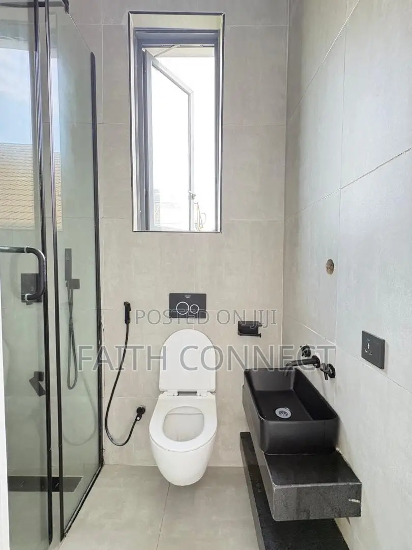 5bdrm Duplex in Ikota, Lekki for sale in Lekki