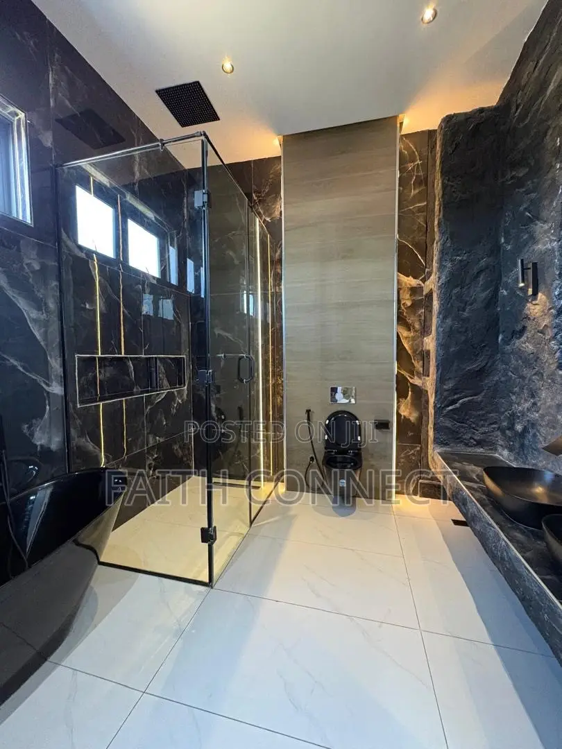 5bdrm Duplex in Ikota, Lekki for sale in Lekki