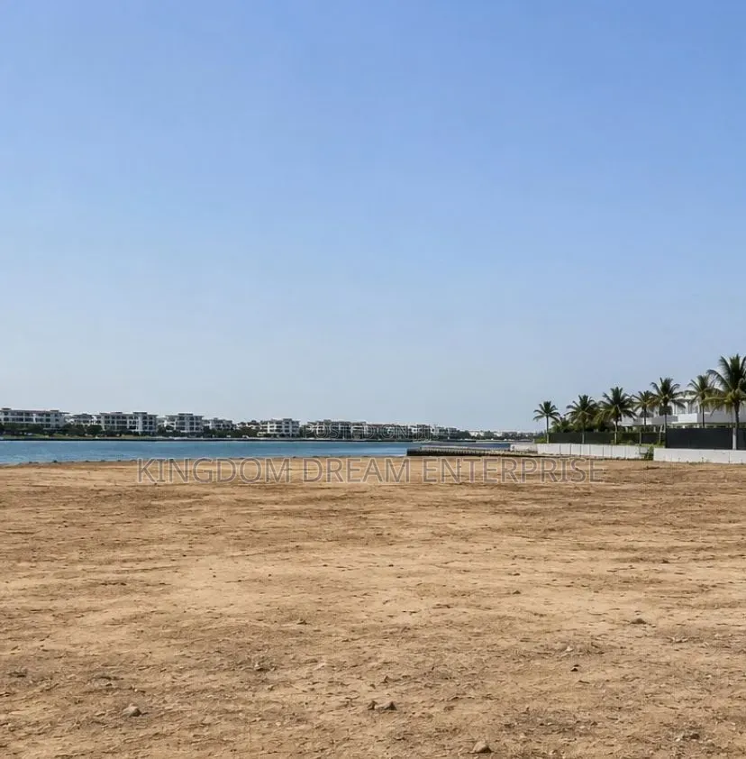 Waterfront Land 3,300sqm Federal C of O N4.7 M SQM in Banana Island