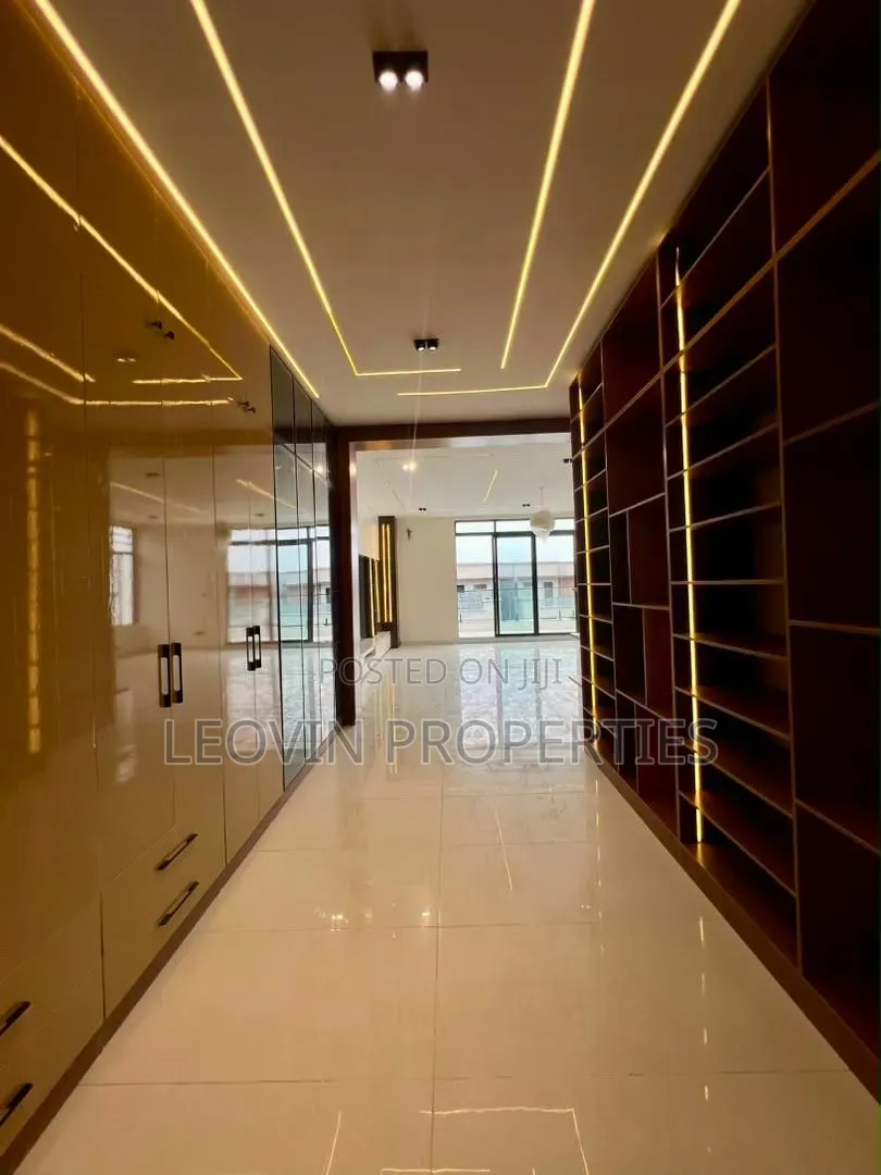 5bdrm Duplex in Chevron for sale in Chevron