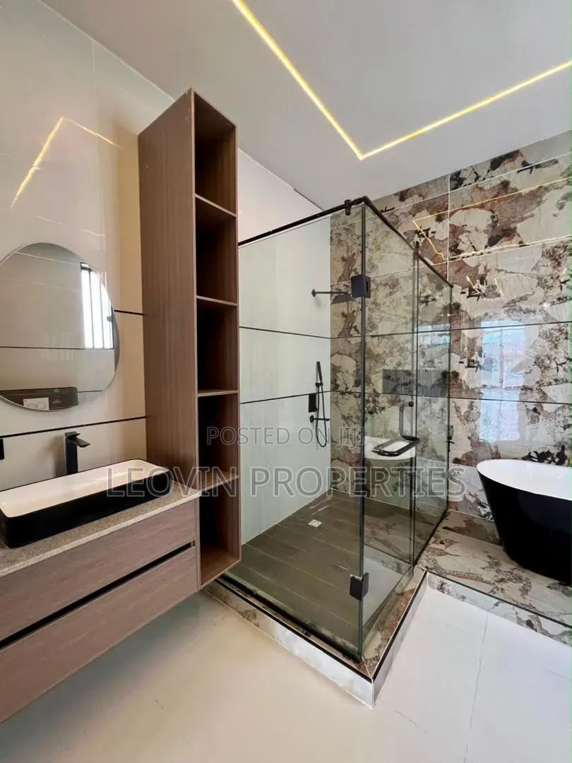 5bdrm Duplex in Chevron for sale in Chevron
