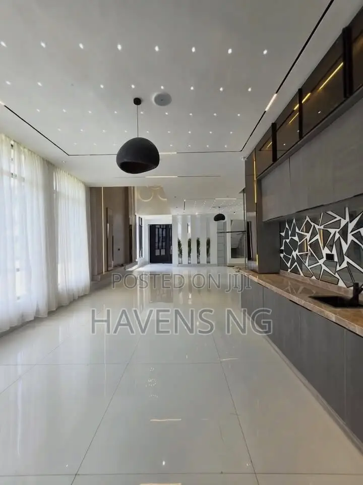 5bdrm Duplex in Chevron for sale in Chevron