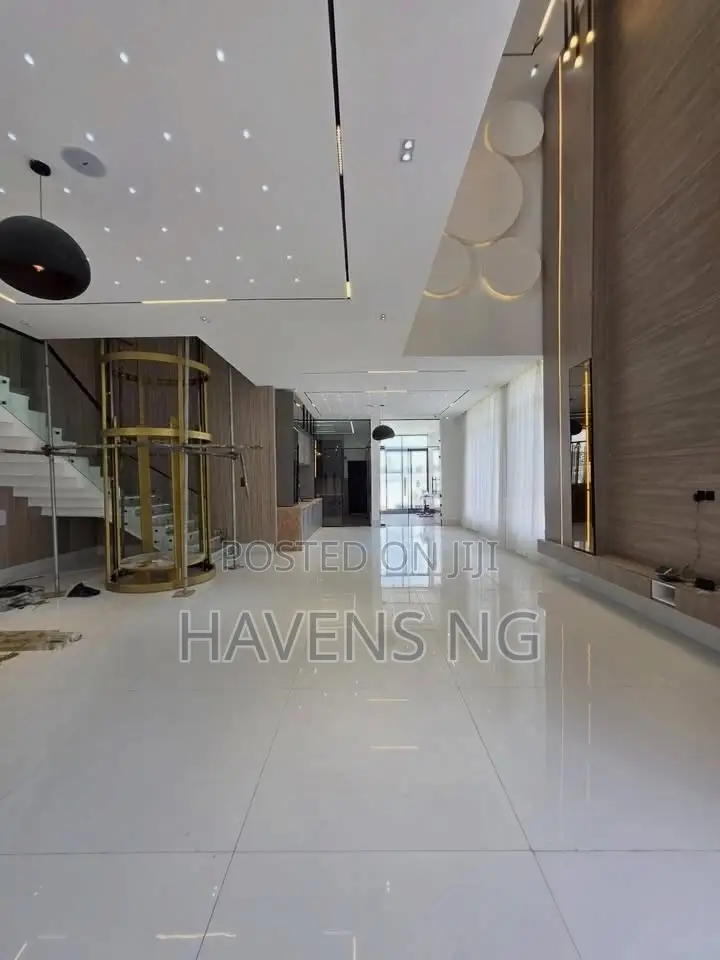 5bdrm Duplex in Chevron for sale in Chevron