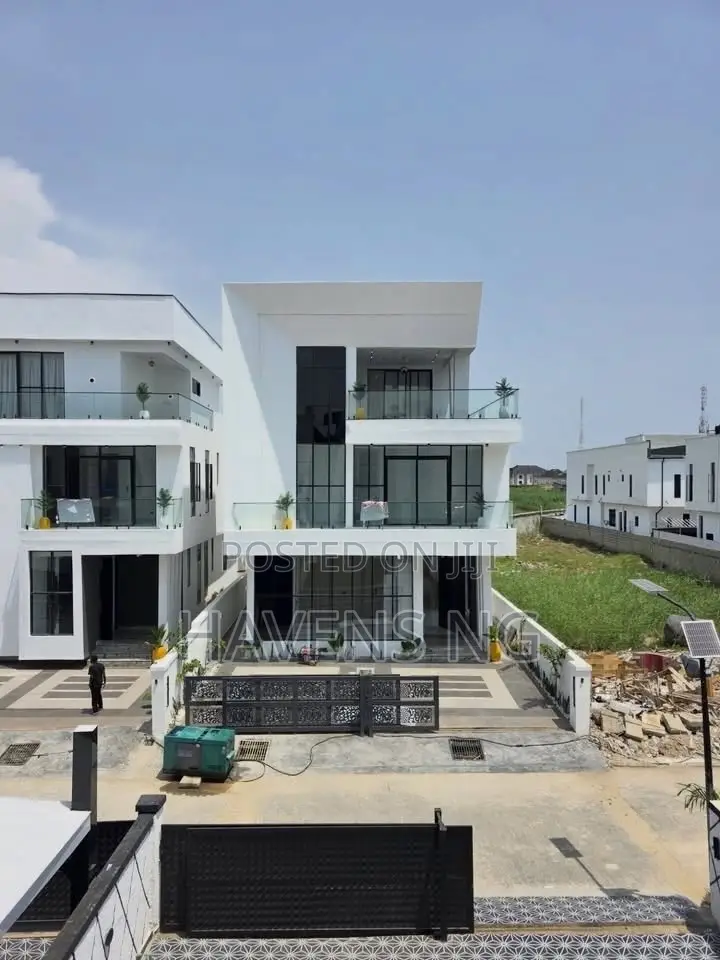 5bdrm Duplex in Chevron for sale in Chevron