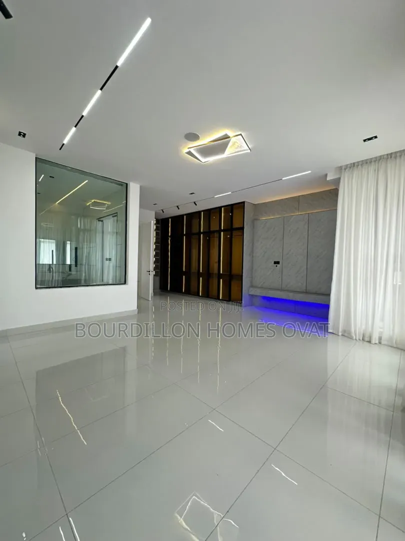 5bdrm Duplex in Orchid Lekki Lagos for sale in Lekki Expressway
