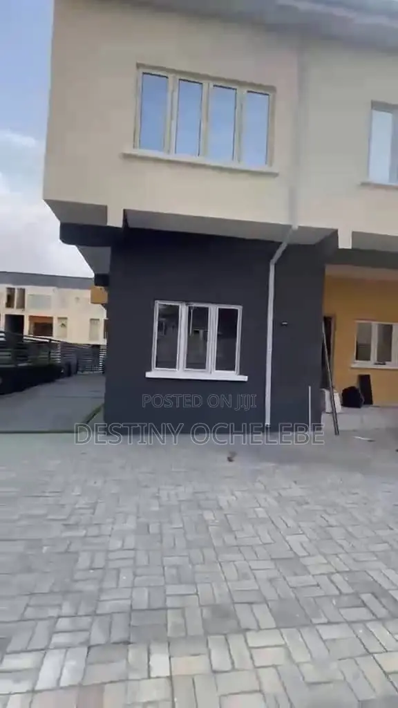 5bdrm Duplex in Life Camp for sale in Life Camp