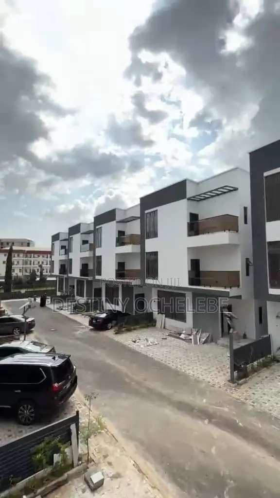 5bdrm Duplex in Mabushi for sale in Mabushi