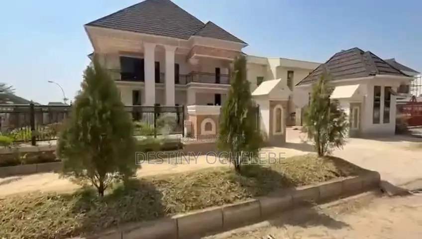 5bdrm Duplex in Apo Legislative for sale in Apo District