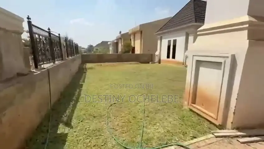 5bdrm Duplex in Apo Legislative for sale in Apo District
