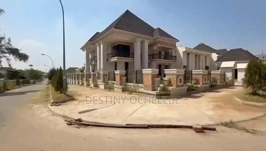 5bdrm Duplex in Apo Legislative for sale in Apo District