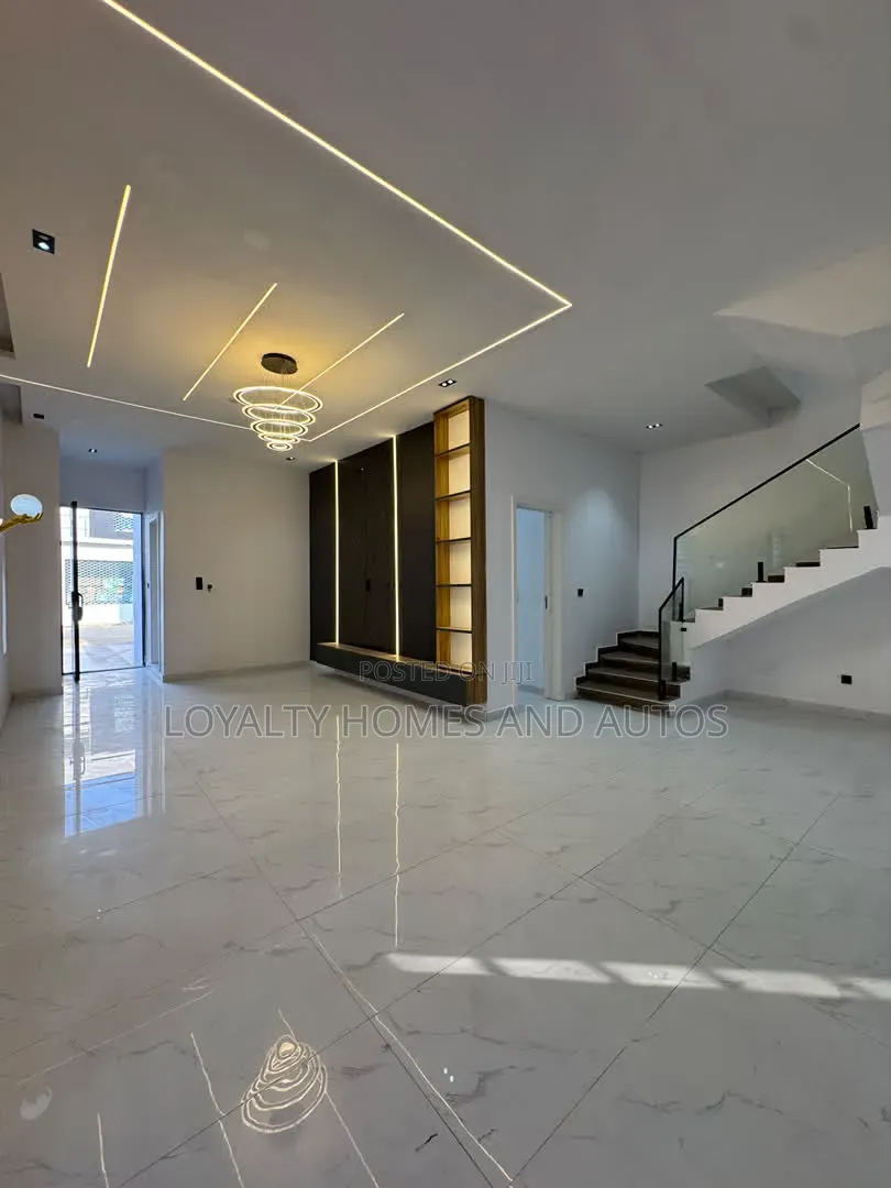 5bdrm House in Ikota for sale in Ikota