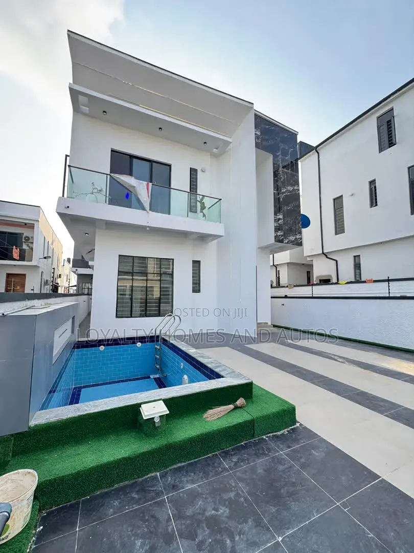 5bdrm House in Ikota for sale in Ikota
