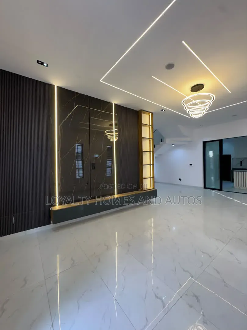 5bdrm House in Ikota for sale in Ikota