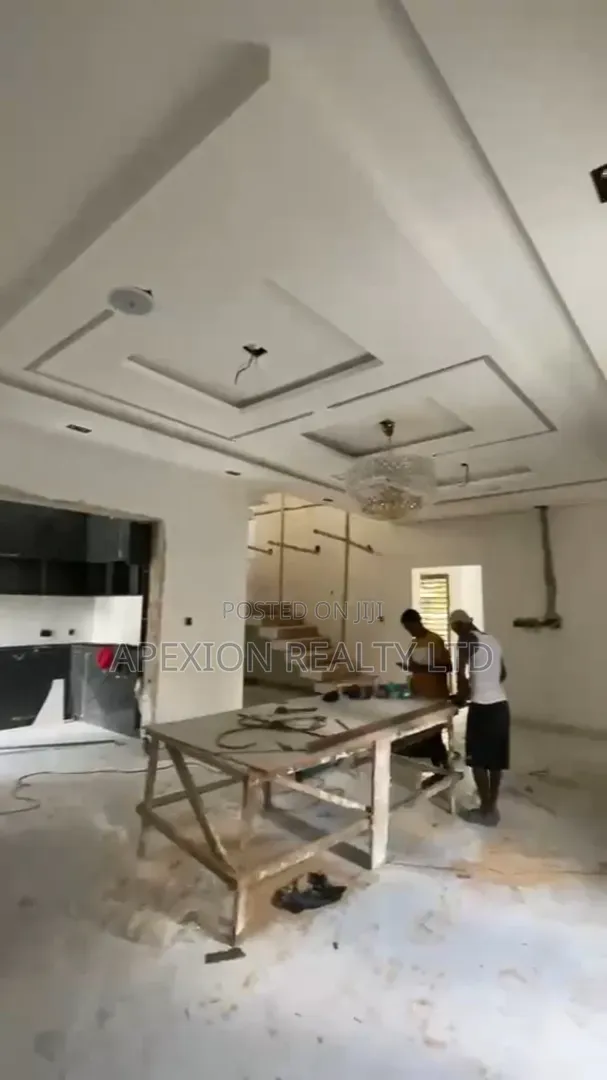 4bdrm Duplex in New Road for sale in New Layout