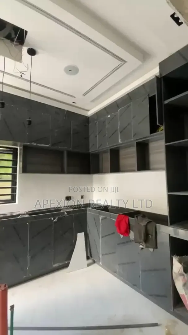 4bdrm Duplex in New Road for sale in New Layout