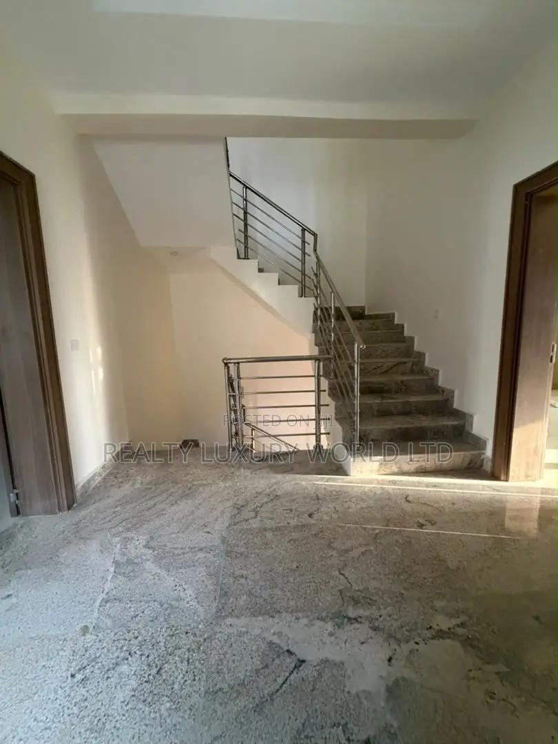 4bdrm Townhouse/Terrace in Kabo for sale in Kabo