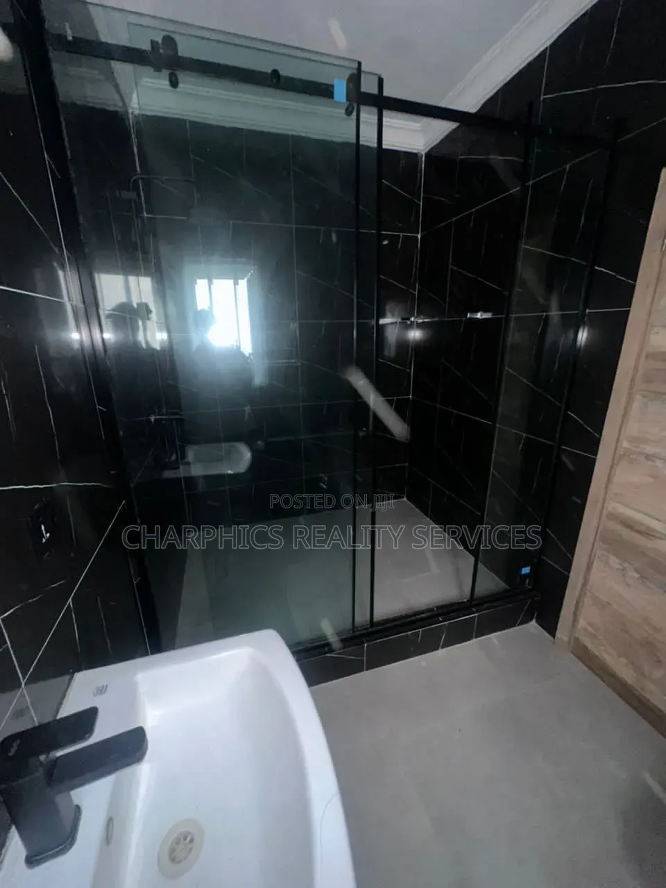 5bdrm Duplex in Osapa london for rent in Osapa london