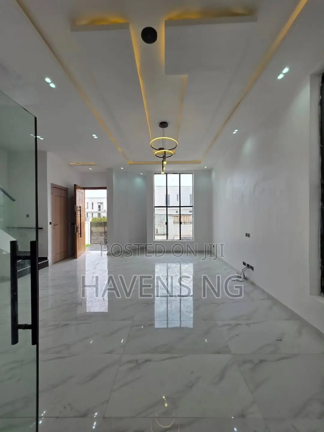 4bdrm Duplex in Chevron for sale in Chevron