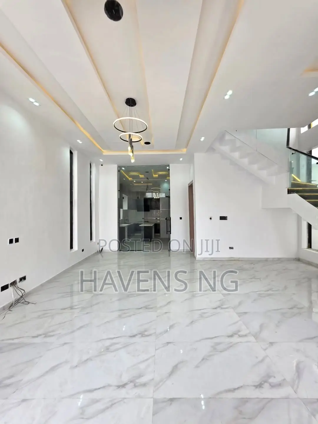 4bdrm Duplex in Chevron for sale in Chevron
