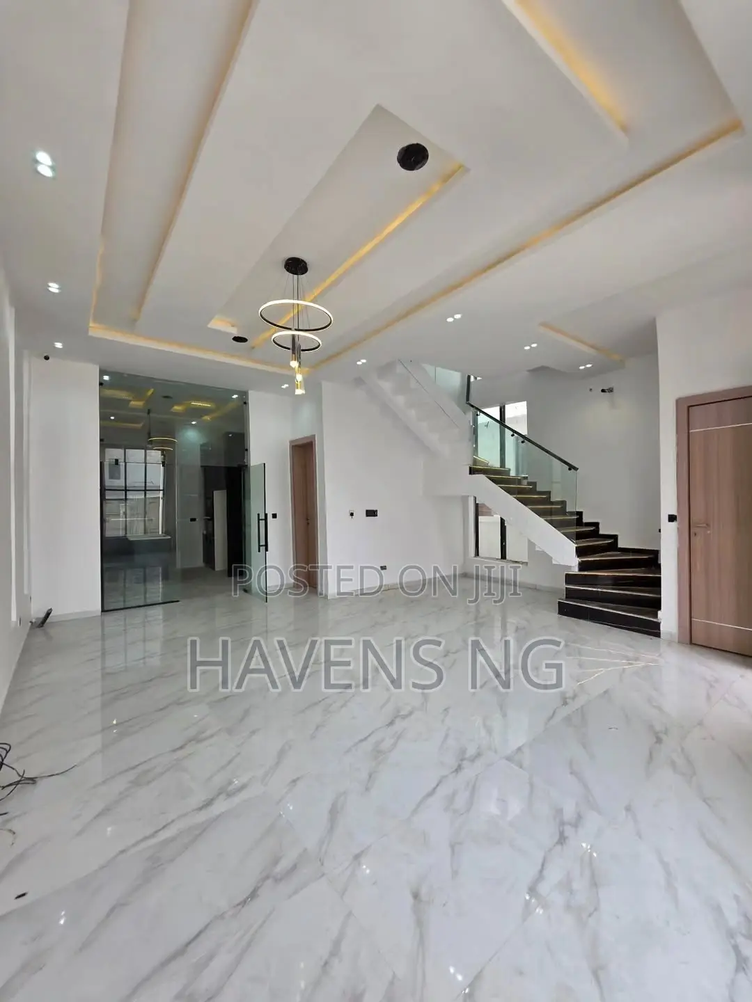4bdrm Duplex in Chevron for sale in Chevron
