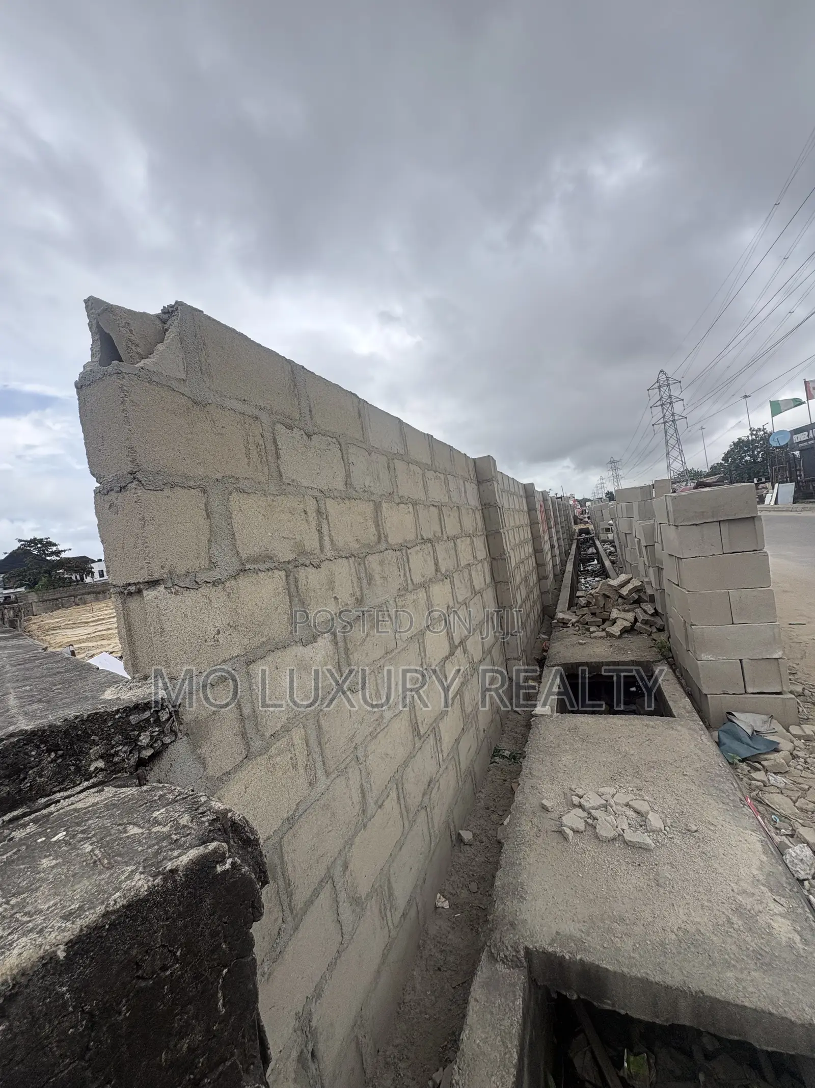 1800sq. Land Facing Lekki-Epe  Express in Chevron