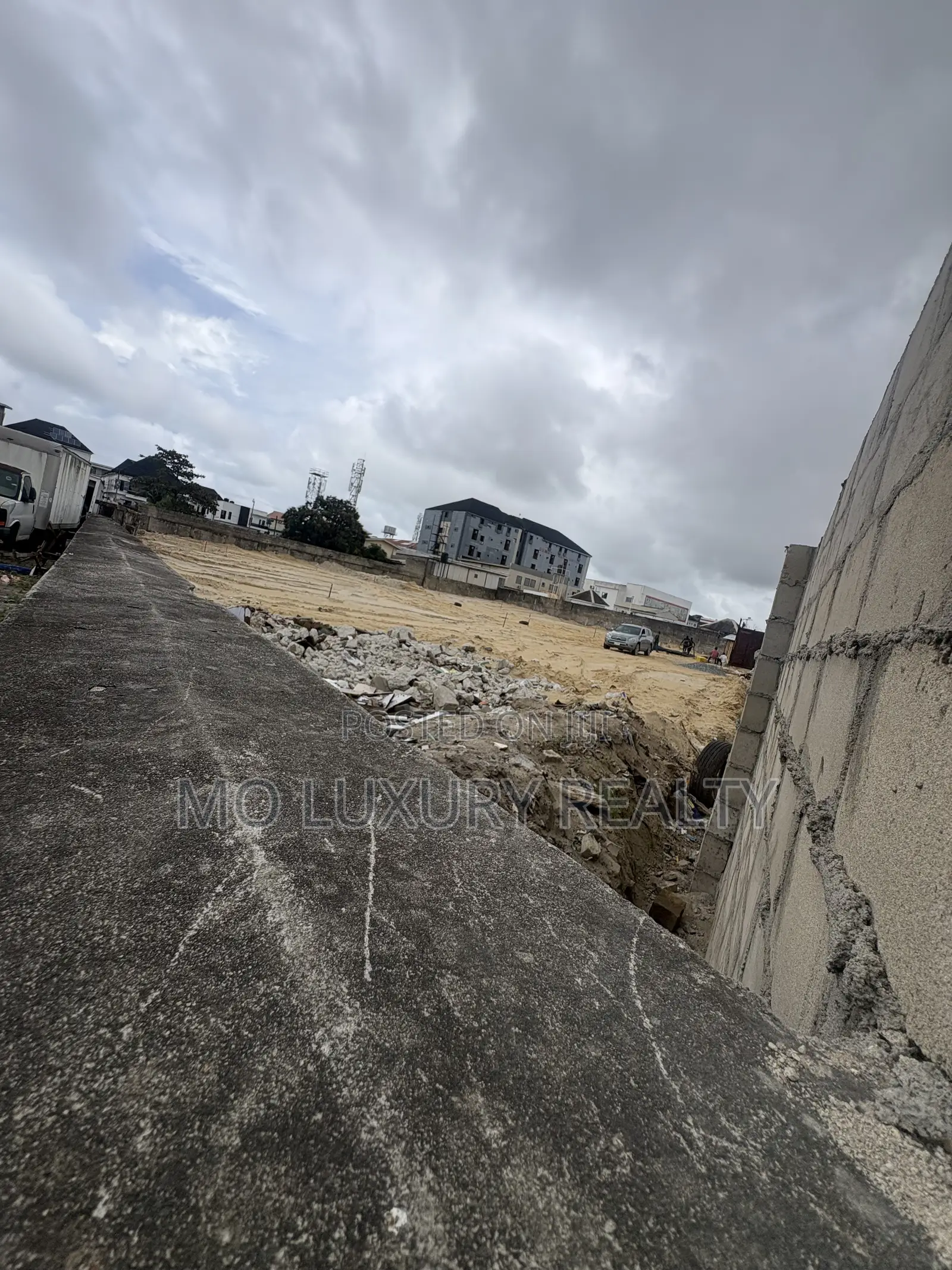 1800sq. Land Facing Lekki-Epe  Express in Chevron