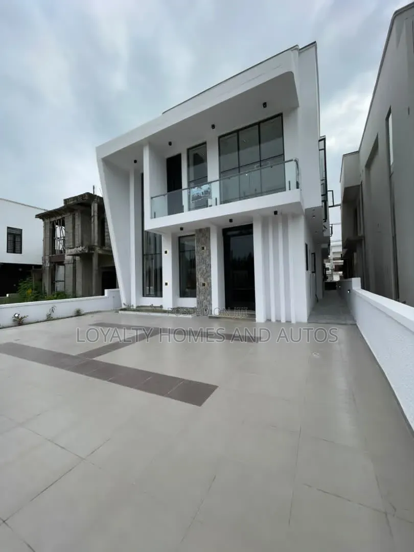 5bdrm Duplex in Ikota for sale in Ikota
