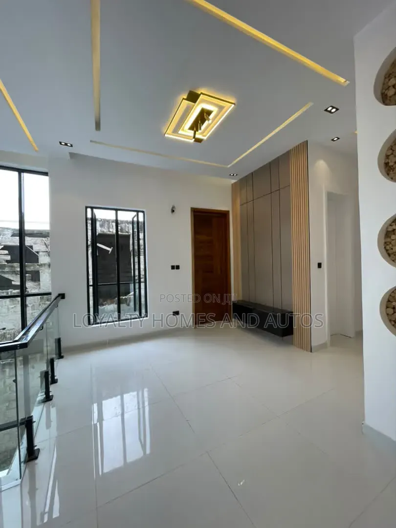 5bdrm Duplex in Ikota for sale in Ikota