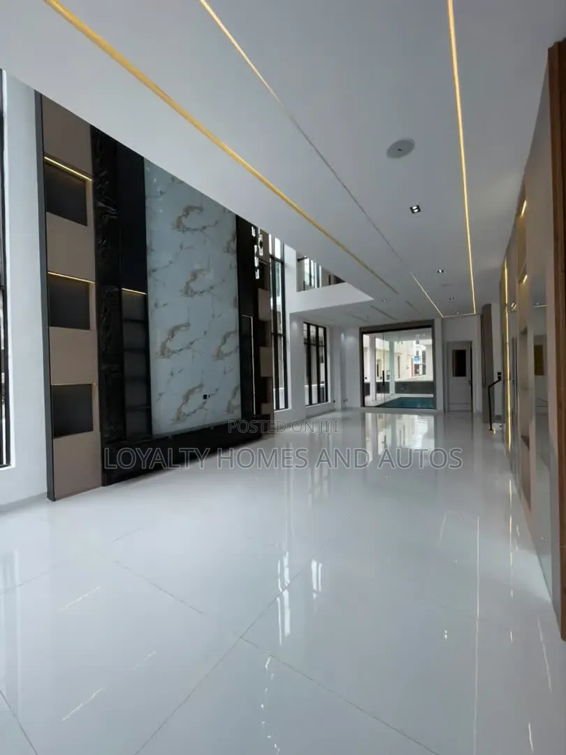 5bdrm Duplex in Ikota for sale in Ikota